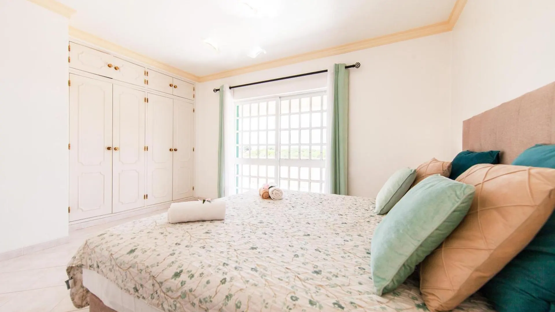 Villa Paloma By Algarve Vacation Albufeira